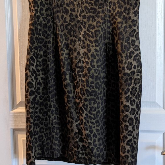 💚Green Leopard Sheath Dress by Ann Taylor- Size 10P - Picture 3 of 8